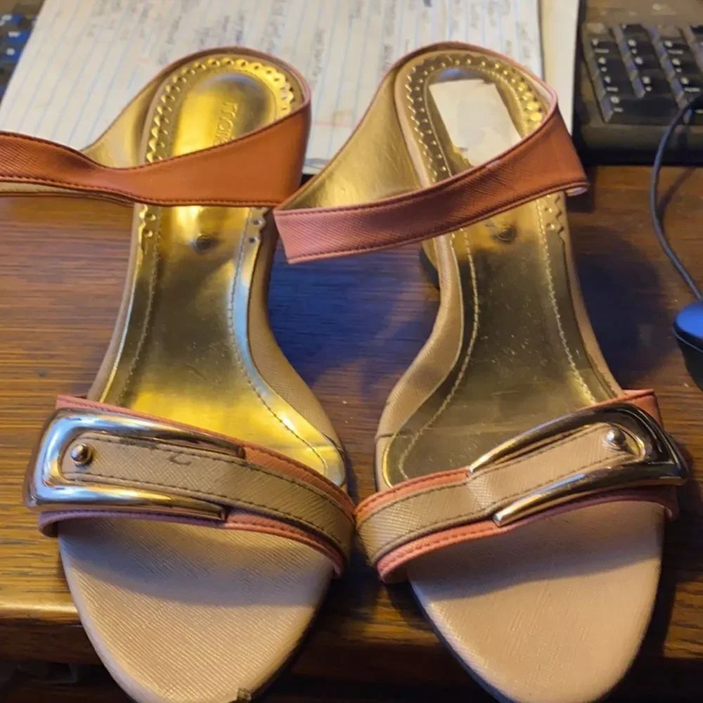 Marie Claire Sandals sz. 7